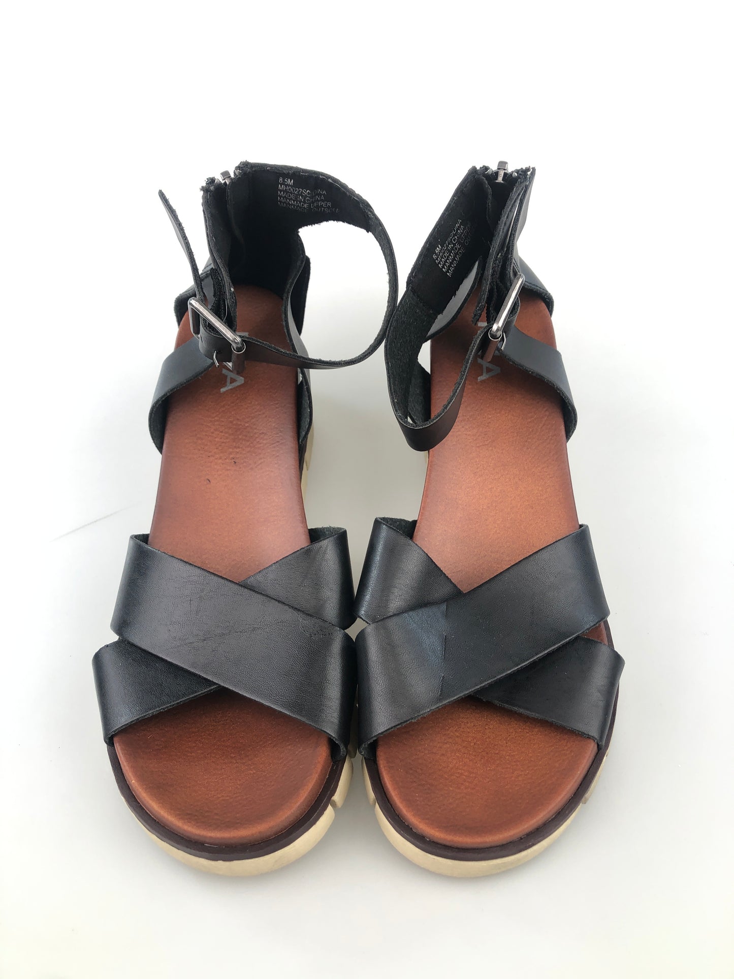 Zapatilla Negro de Plataforma Mia
