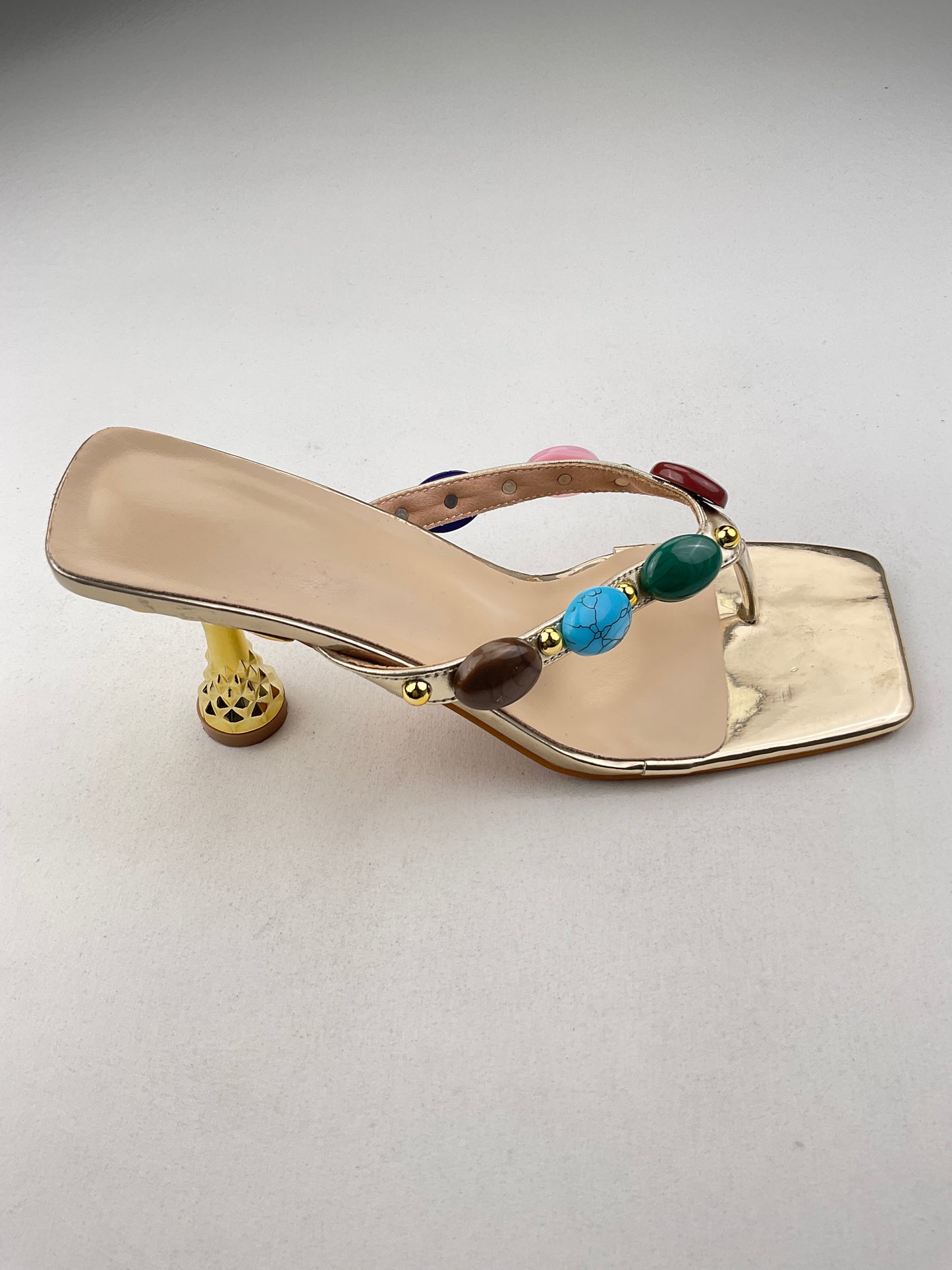Zapatilla Dorado de Tacón Variangis