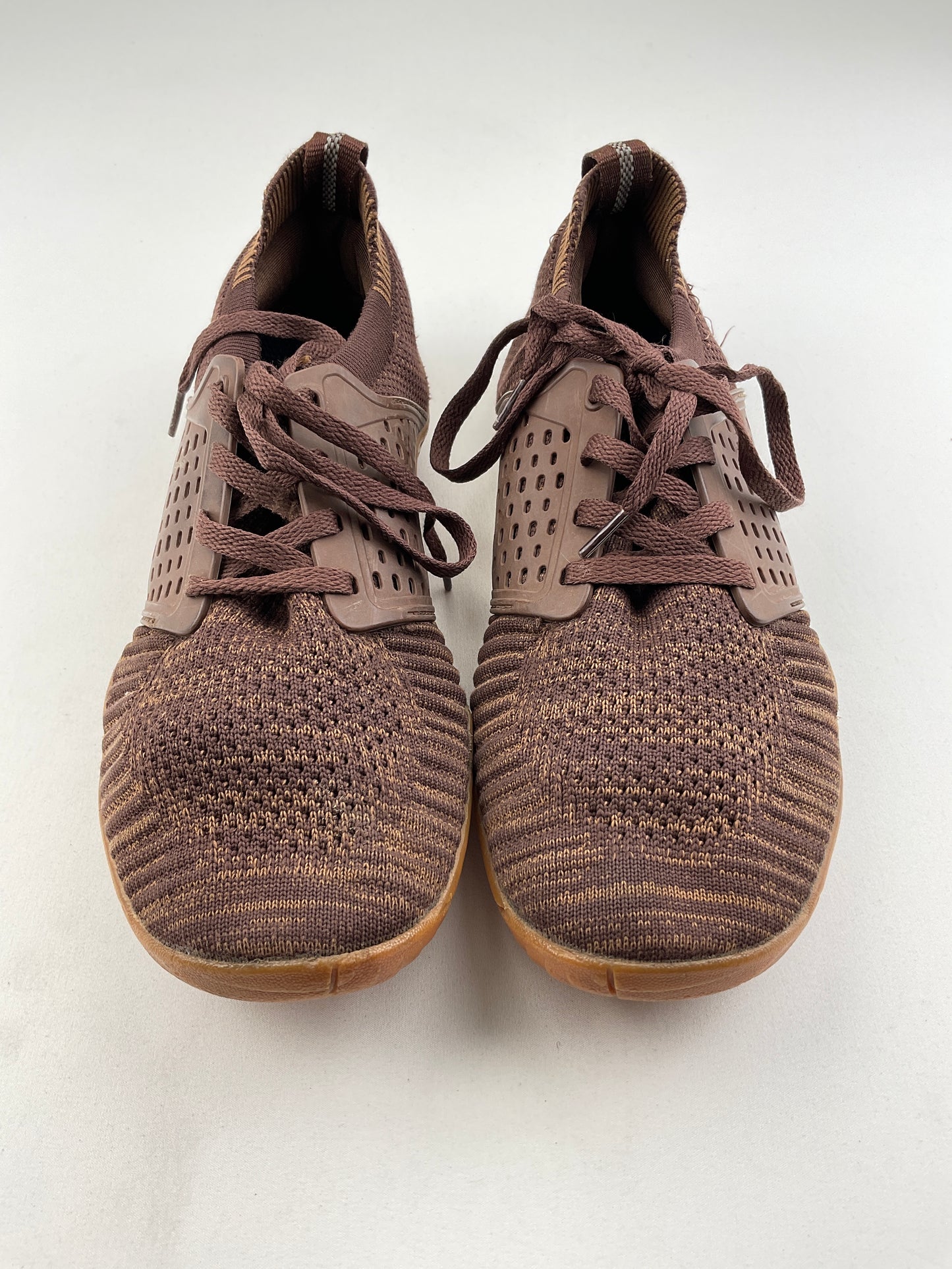 Tenis Marron Whitin