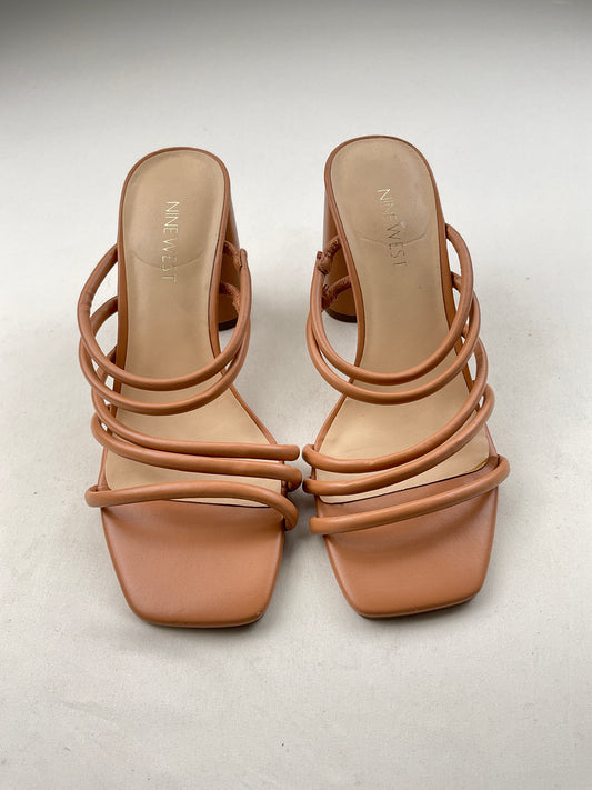 Zapatilla crema Nine West