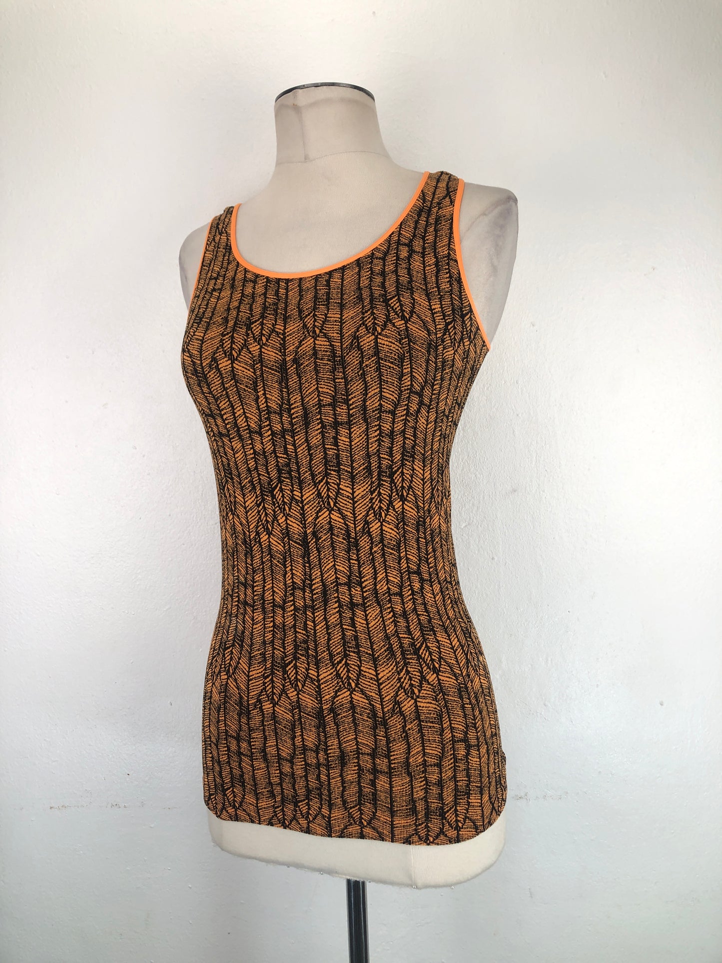 Blusa Naranja Deportivo Nikibiki