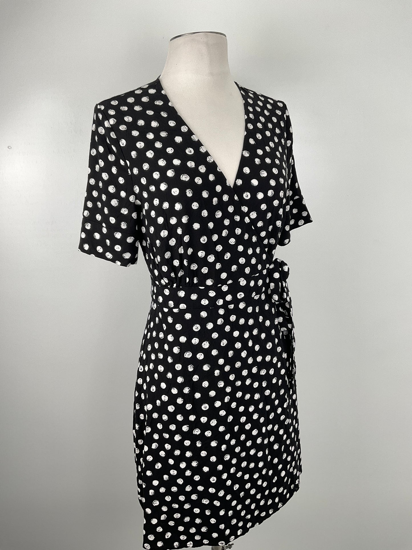 Vestido Negro de Lunares Express