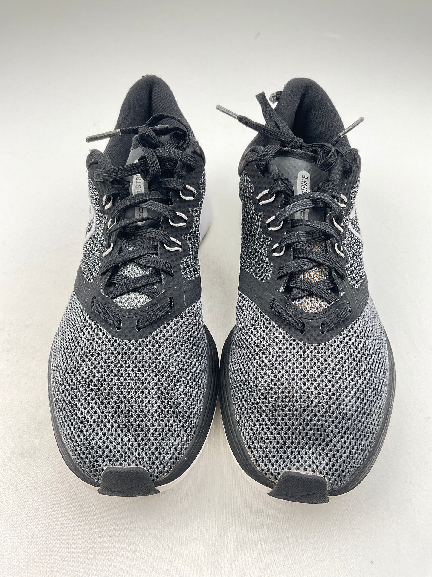 Tenis gris Nike zoom