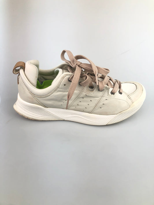 Tenis Crema Deportivo  Nike