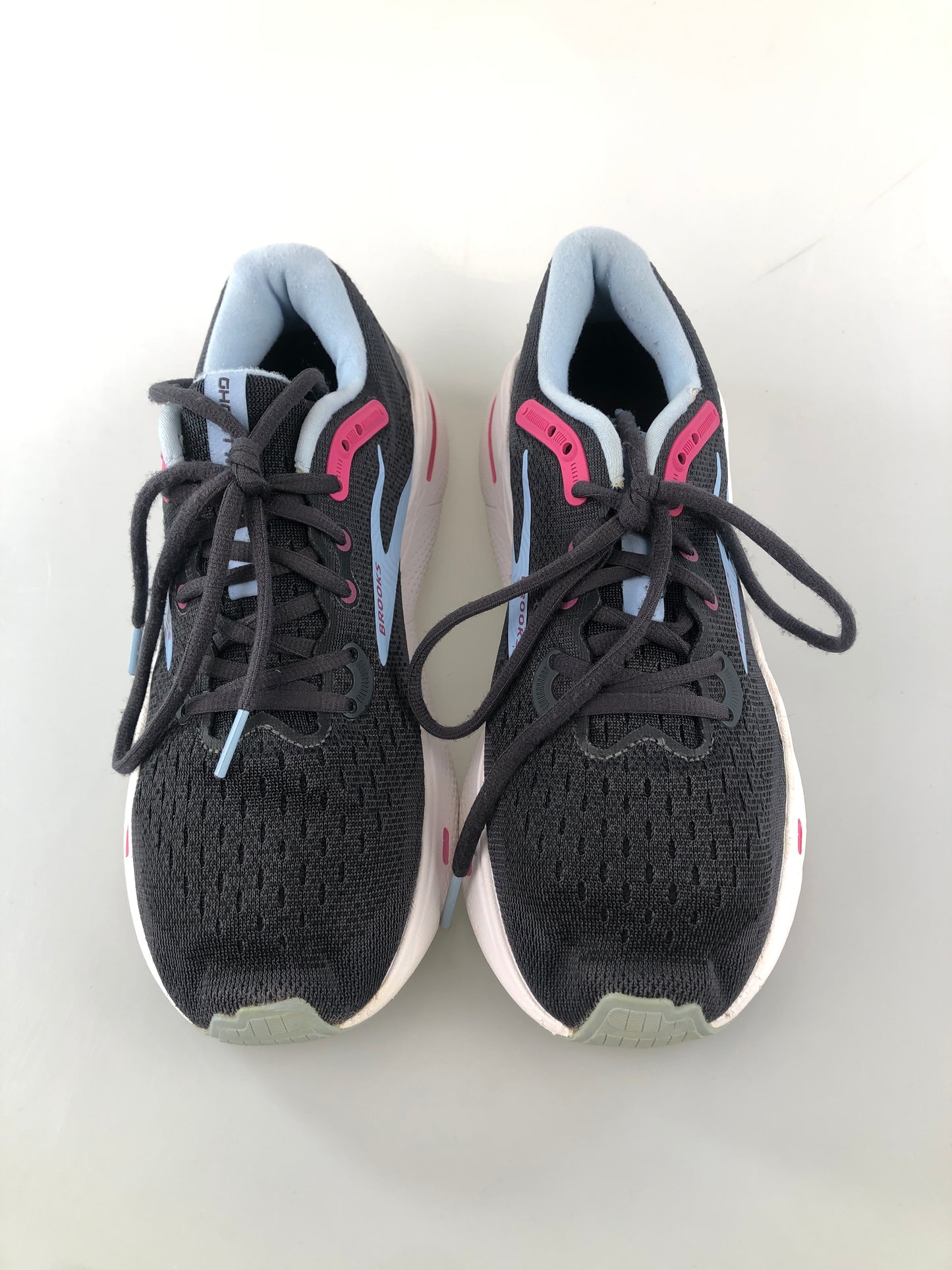 Tenis Gris Deportivo Brooks