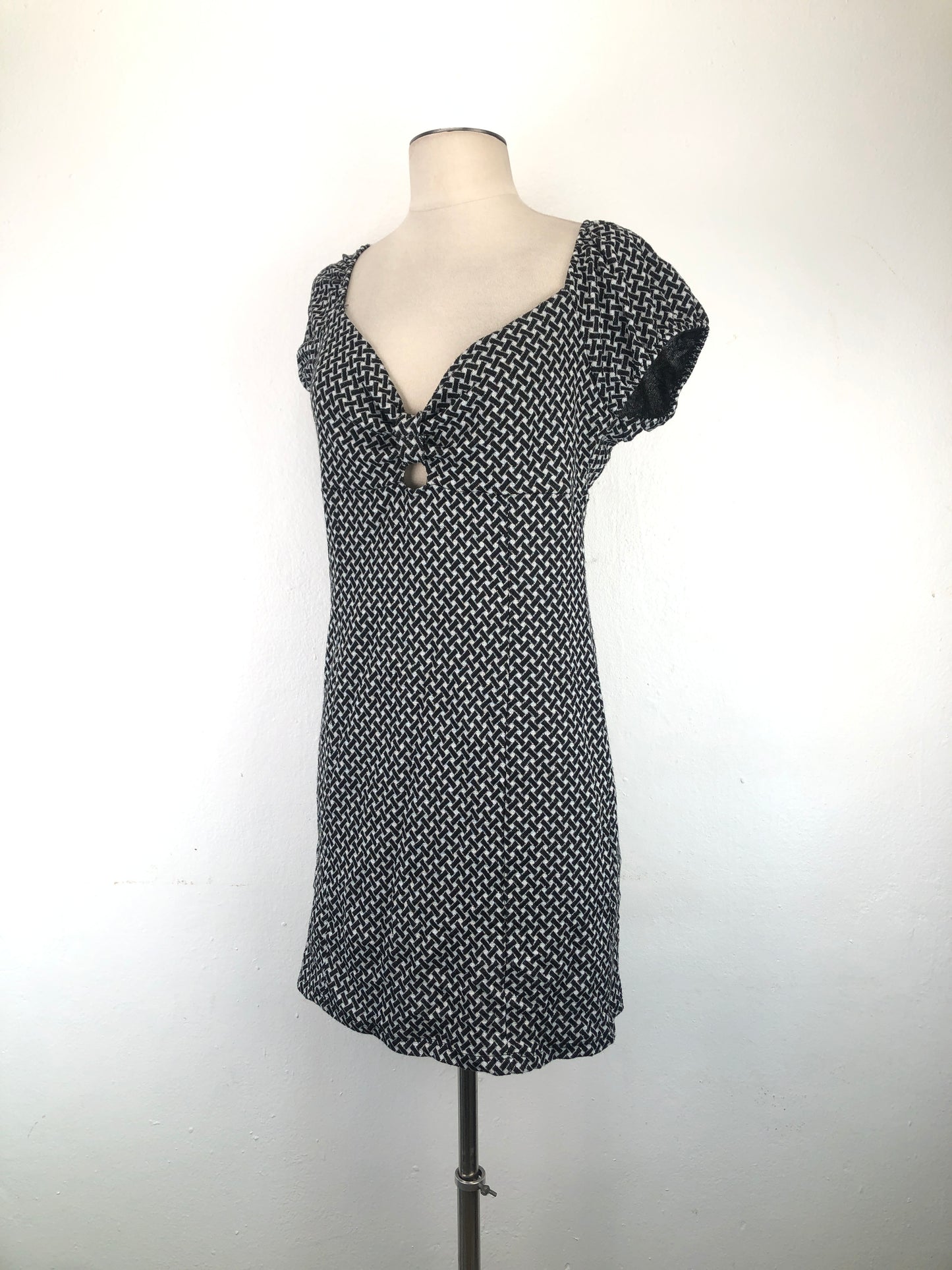 Vestido Negro Attard State
