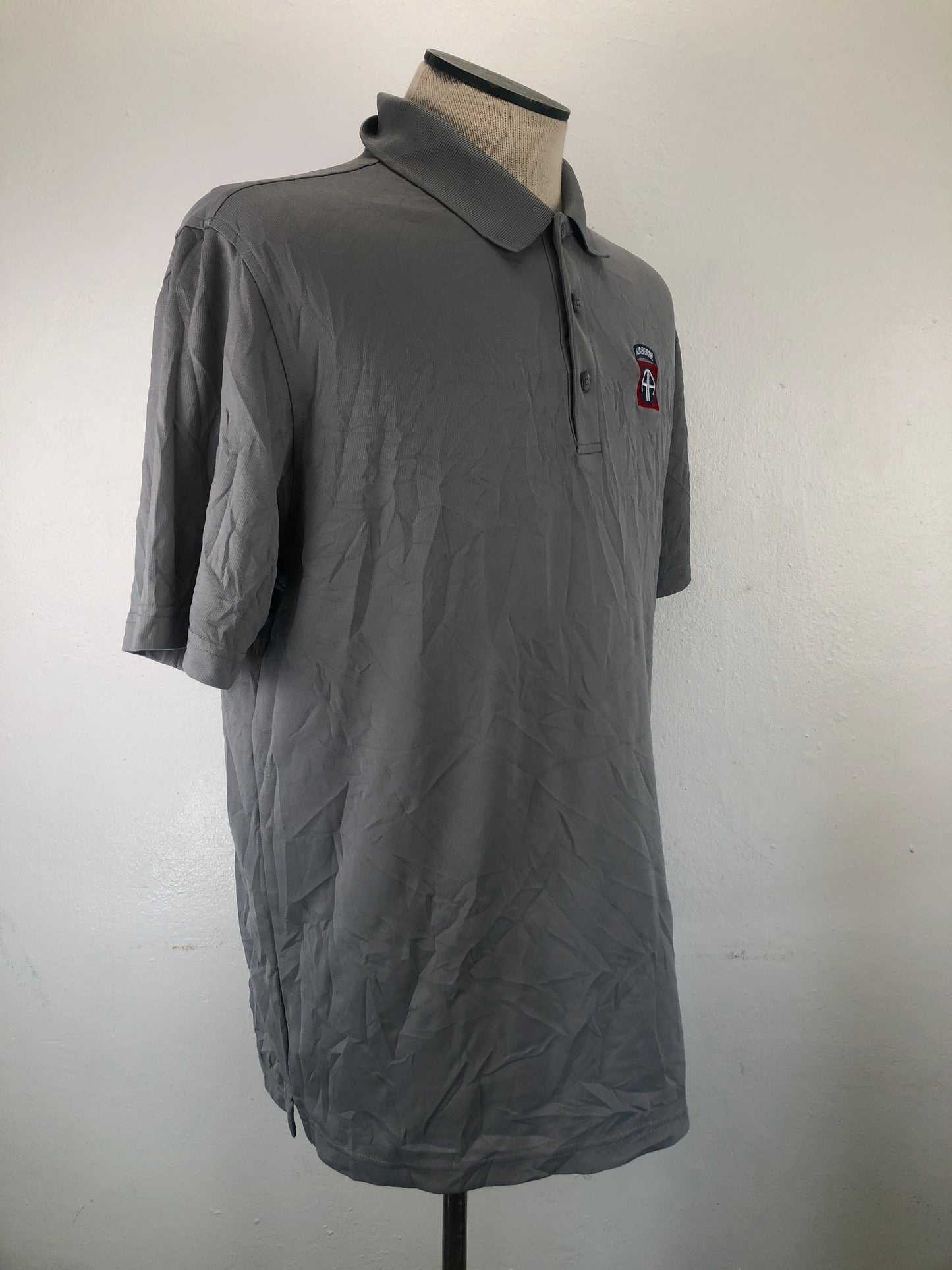 Camiseta Gris Sport Authority