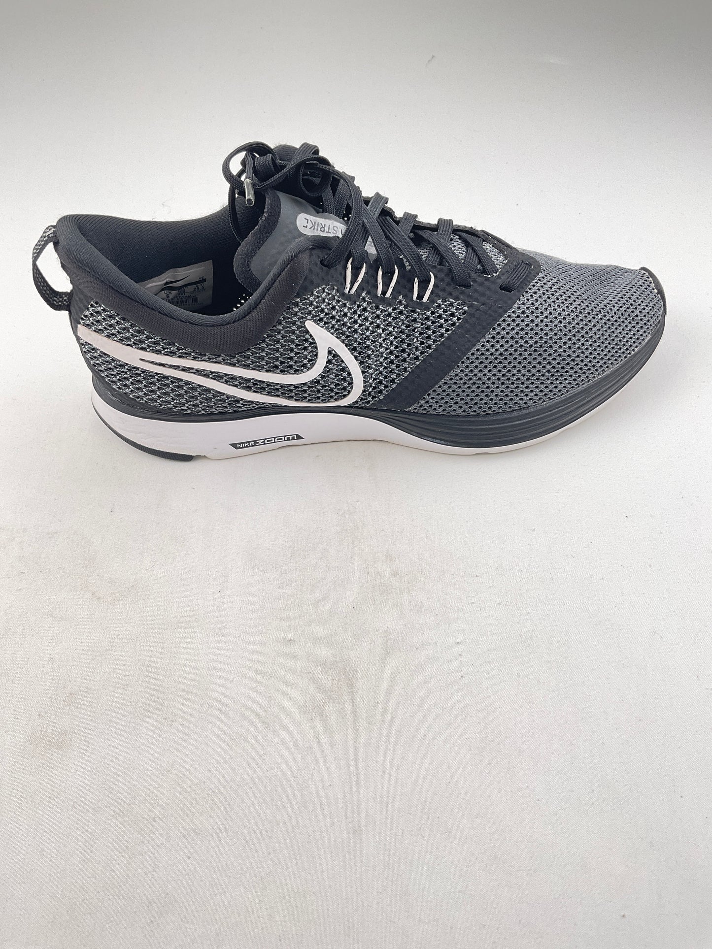Tenis gris Nike zoom