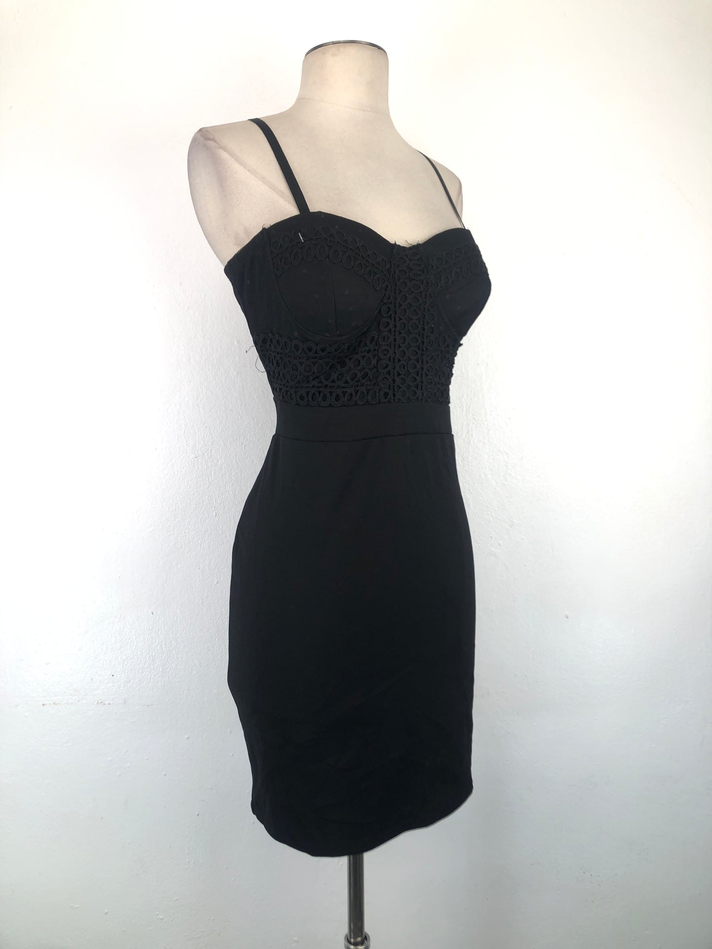 Vestido negro haute monde