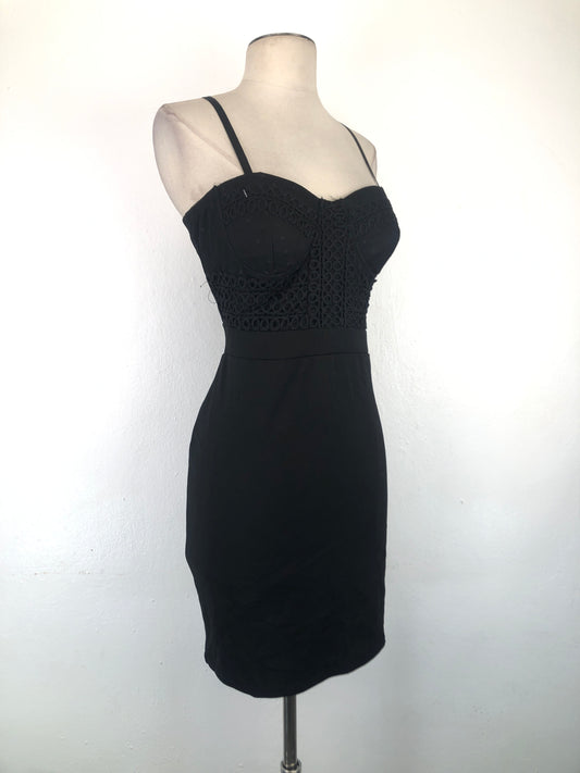 Vestido negro haute monde