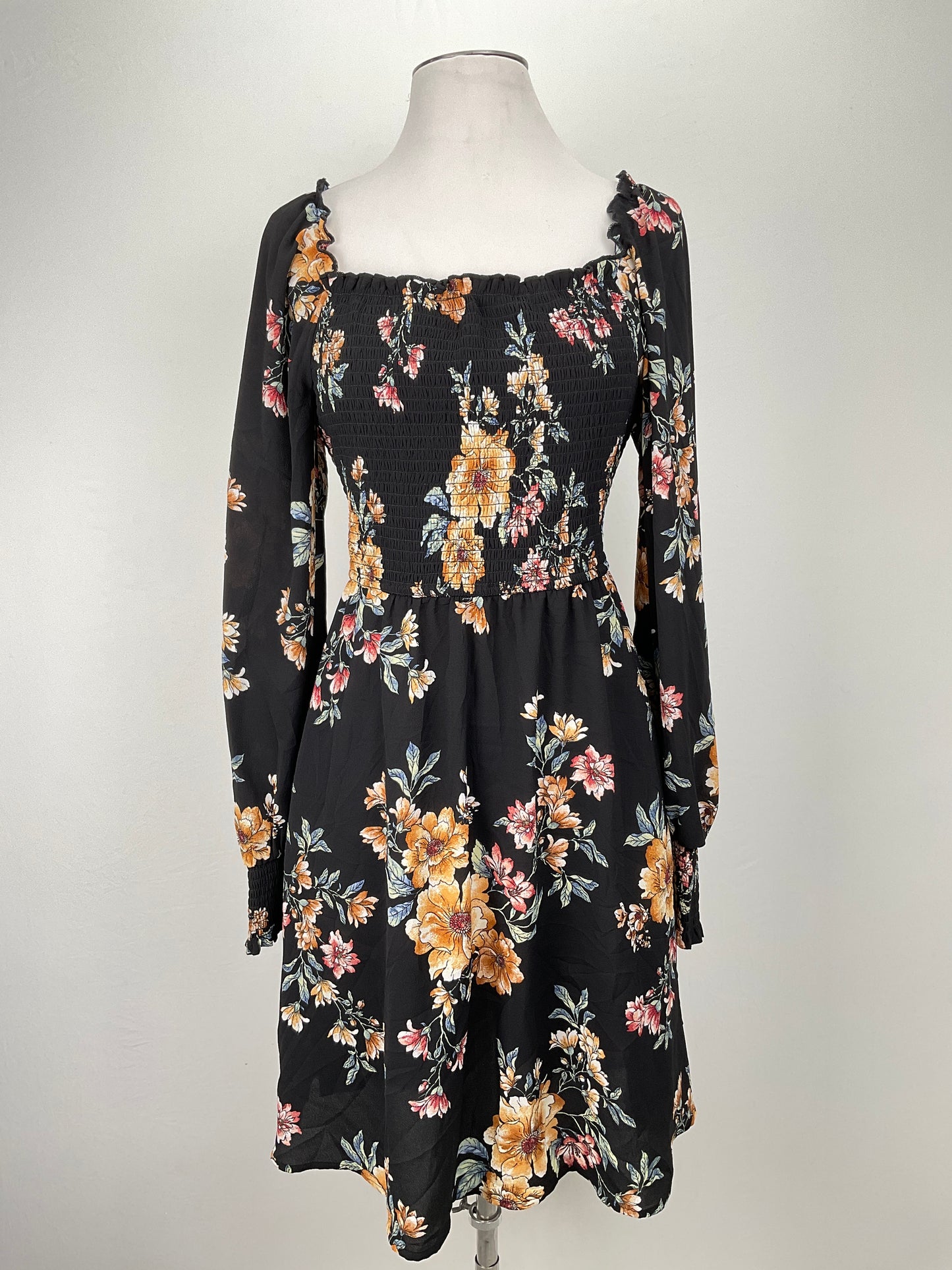Vestido Negro Floral Xhilaration