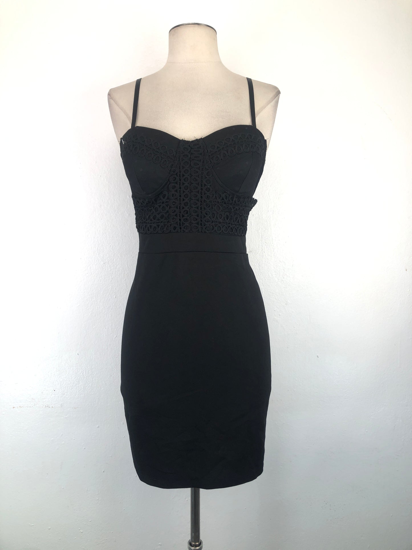 Vestido negro haute monde