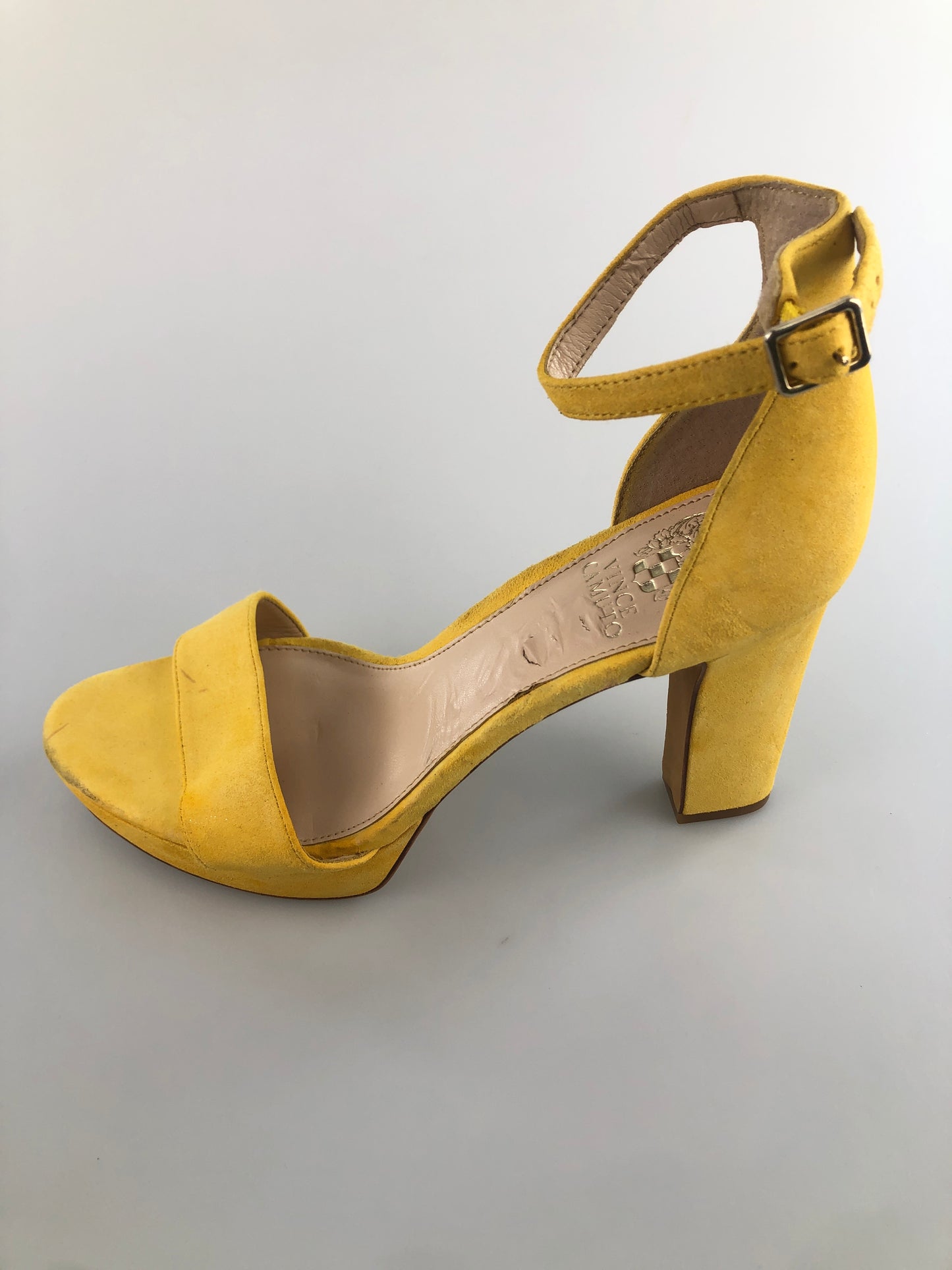 Zapatilla Amarillo de tacon Vince Camuto
