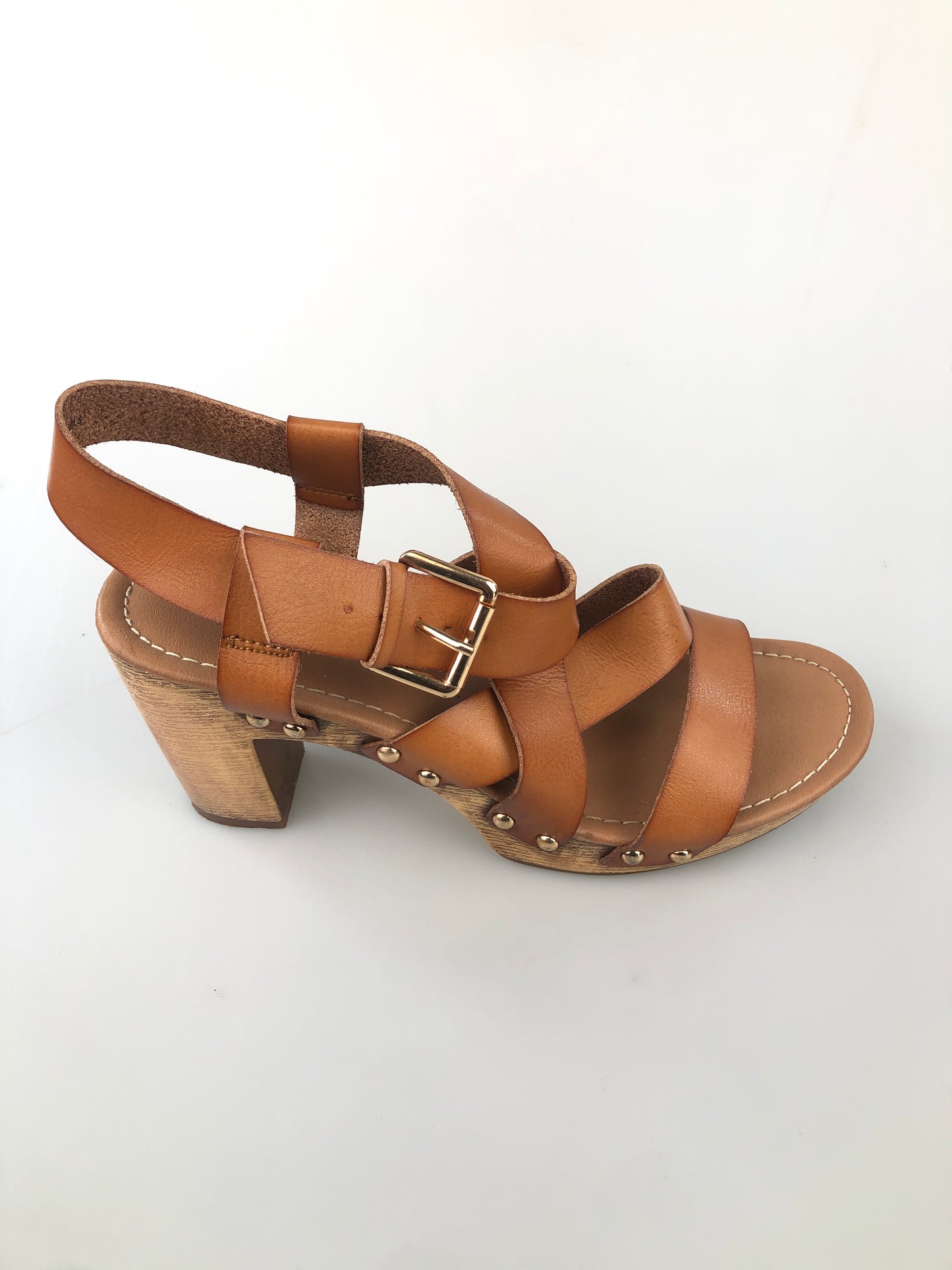 Zapatilla Crema de Tacon Cato