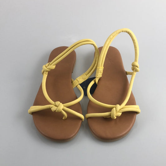 Sandalia Amarillo  Universal Thread